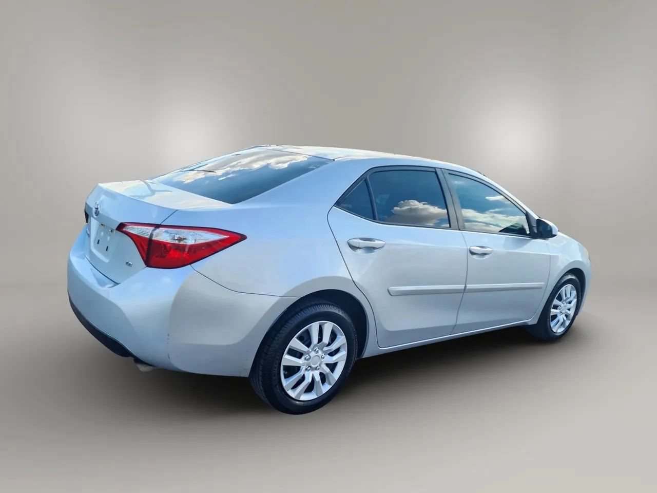 Used 2015 Toyota Corolla LE FWD image 10
