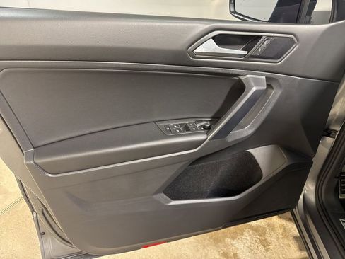 Used 2021 Volkswagen Tiguan SE R-Line image 17