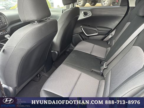 Used 2025 Kia Soul LX w/ LX Technology Package FWD image 12