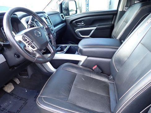 Used 2018 Nissan Titan PRO-4X w/ Pro-4x Convenience Package AWD/4WD image 10