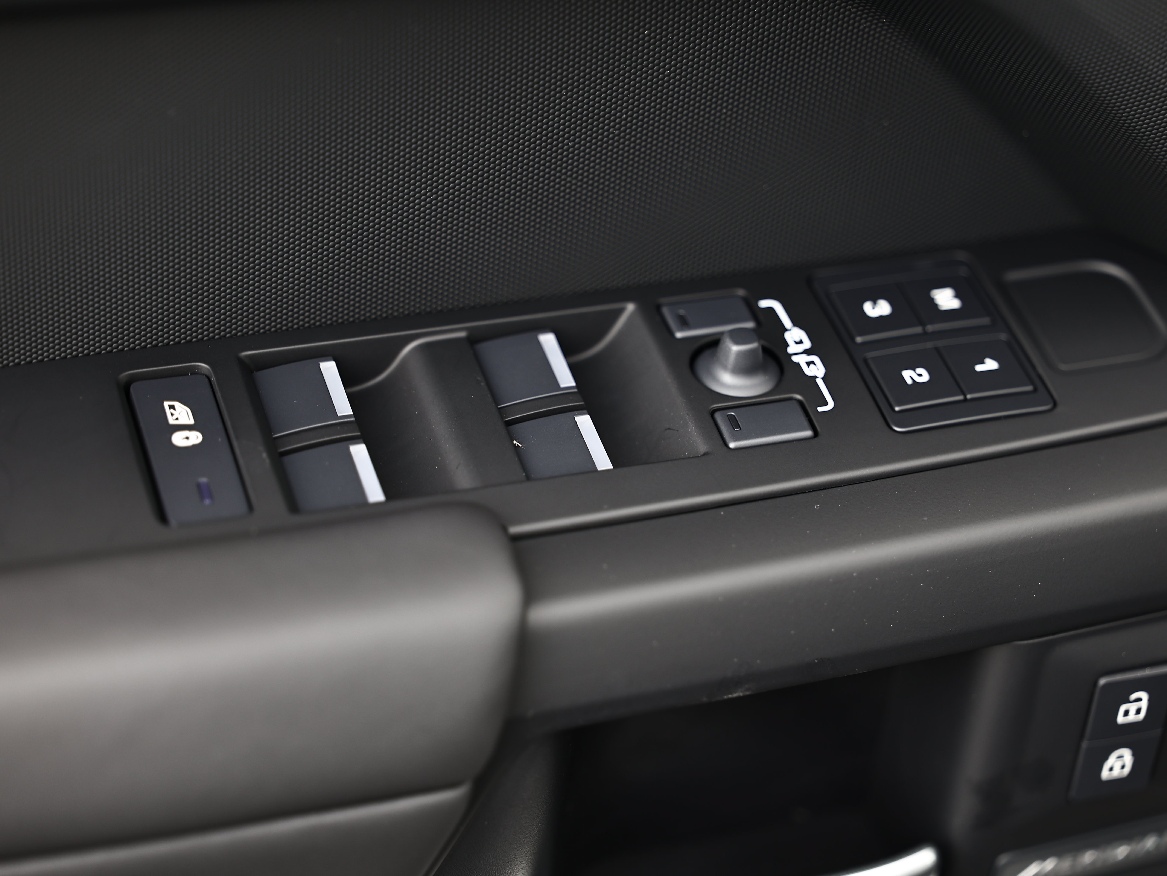 New 2026 Land Rover Defender 110 S AWD/4WD image 18