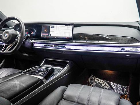 Used 2025 BMW 740i RWD image 18