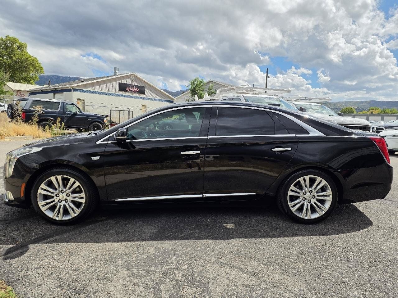 Used 2018 Cadillac XTS Luxury AWD/4WD image 2