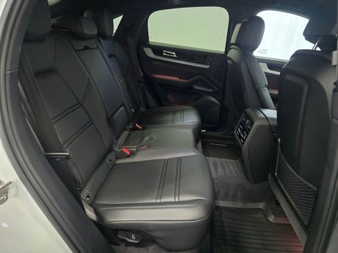 Certified 2025 Porsche Cayenne Coupe image 26