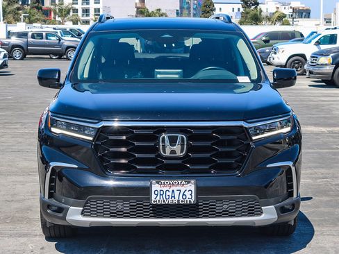 Used 2025 Honda Pilot Touring image 2