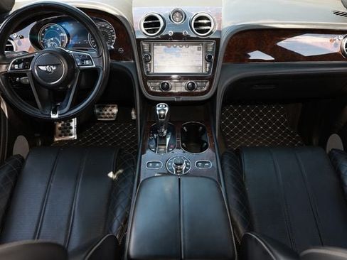 Used 2018 Bentley Bentayga AWD/4WD image 2