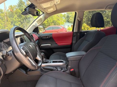 Used 2023 Toyota Tacoma SR5 RWD image 10