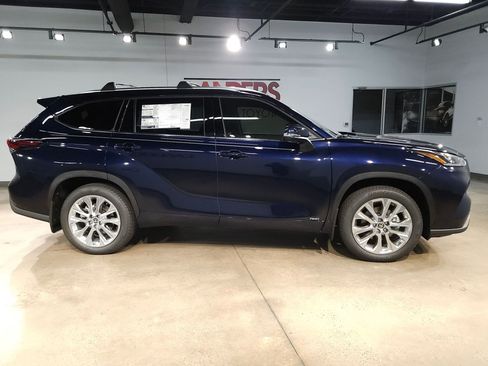 New 2026 Toyota Highlander Limited AWD/4WD image 8