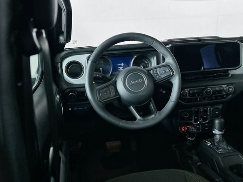 Used 2025 Jeep Wrangler Willys image 18