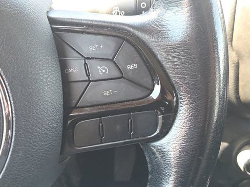 Used 2020 Jeep Renegade Altitude w/ UConnect 8.4 Nav Group FWD image 35