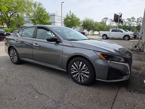 Used 2024 Nissan Altima 2.5 SV image 4