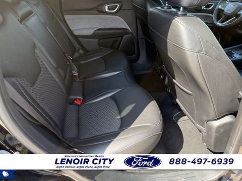 Used 2024 Jeep Compass Latitude AWD/4WD image 12