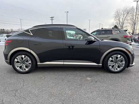 Used 2025 Genesis GV60 RWD image 8