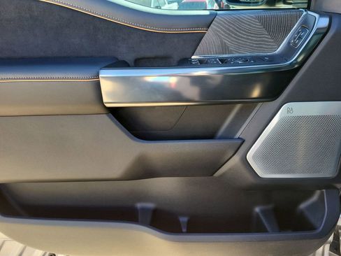 Used 2024 Ford F250 Platinum image 23