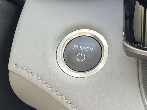 Used 2025 Toyota Highlander XLE AWD/4WD image 29