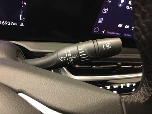 Used 2024 Buick Envista Avenir image 32