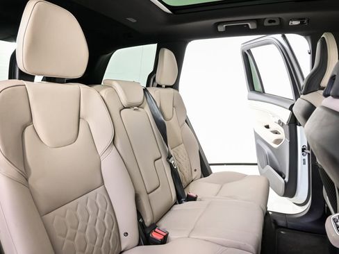 Certified 2025 Volvo XC90 B6 Plus AWD/4WD image 25
