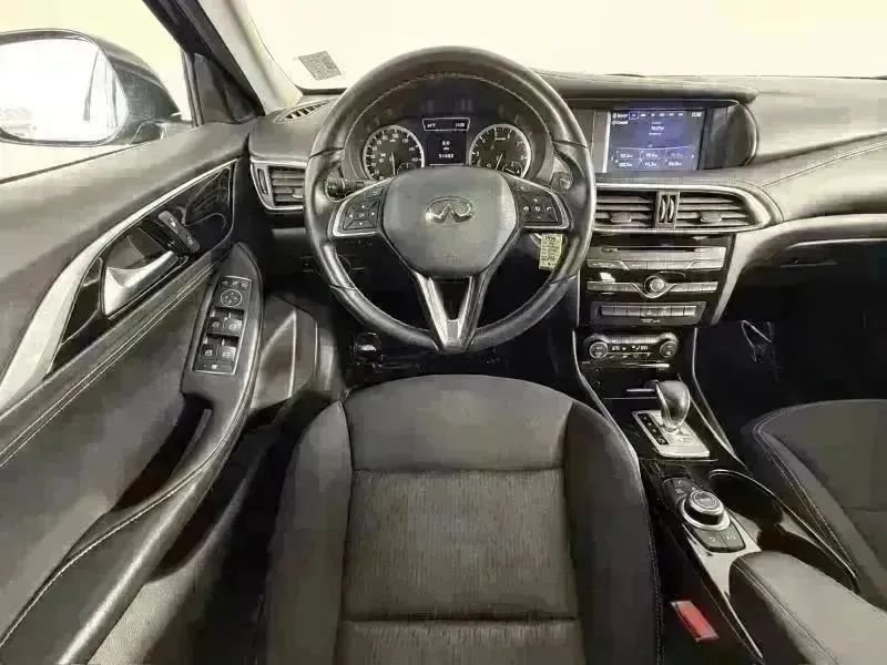 Used 2017 INFINITI QX30 FWD image 26