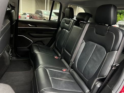 Used 2022 Jeep Grand Cherokee Limited image 21