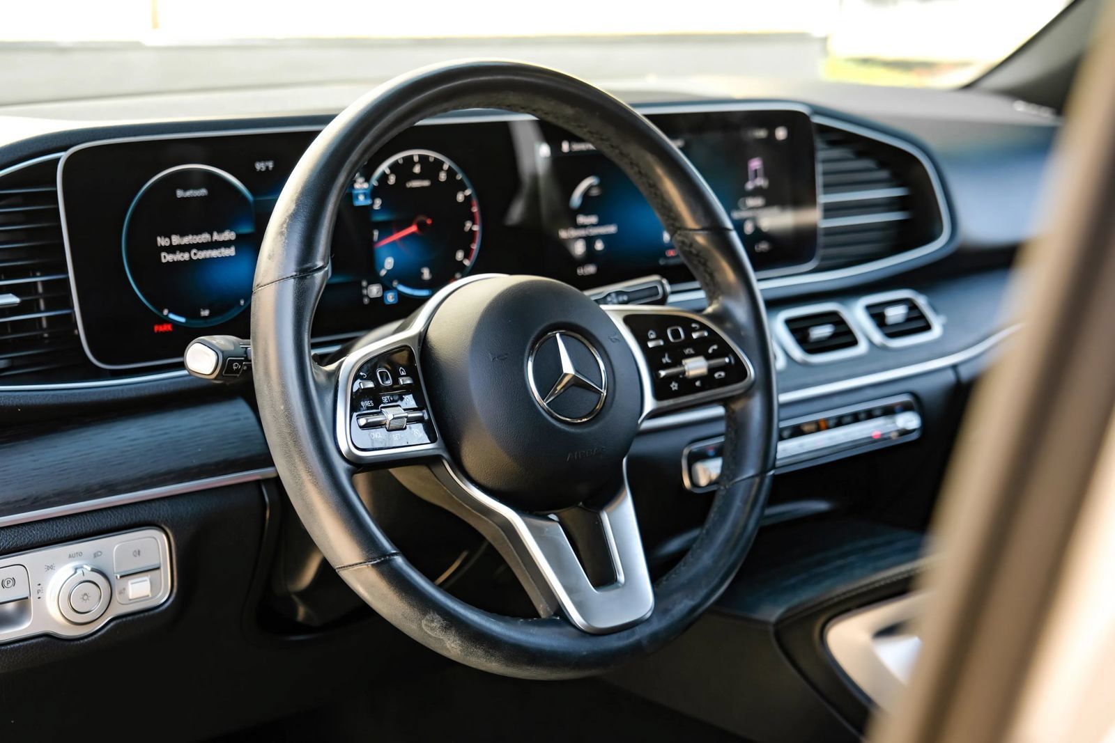 Used 2023 Mercedes-Benz GLE 350 w/ Premium Package image 17