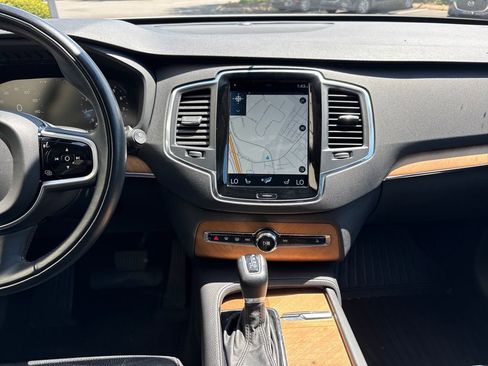 Used 2021 Volvo XC90 T6 Momentum w/ Climate Package AWD/4WD image 27