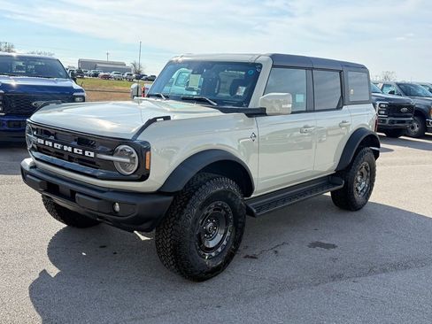 New 2025 Ford Bronco Outer Banks w/ Sasquatch Package image 39