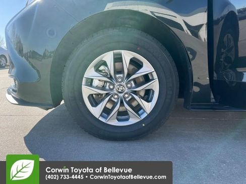Used 2025 Toyota Sienna XLE image 29