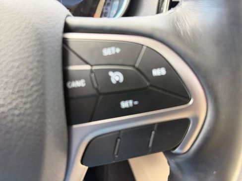 Certified 2020 Jeep Grand Cherokee Limited w/ Luxury Group II AWD/4WD image 24