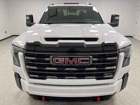 Used 2024 GMC Sierra 3500 AT4 w/ AT4 Premium Plus Package AWD/4WD image 3