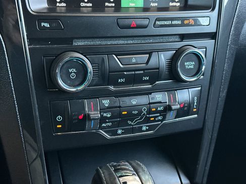 Used 2018 Ford Explorer XLT w/ Equipment Group 202A FWD image 23