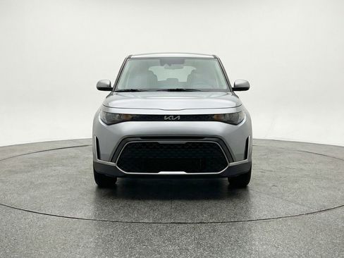 Used 2025 Kia Soul LX w/ LX Technology Package image 2