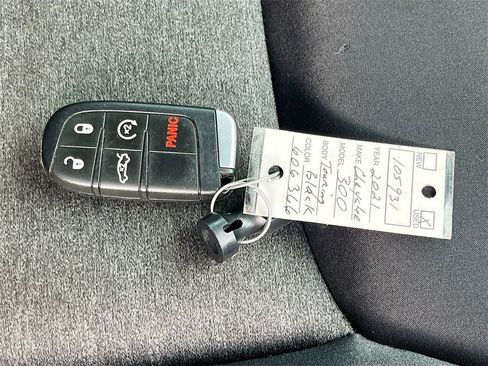 Used 2021 Chrysler 300 Touring w/ Driver Convenience Group image 30