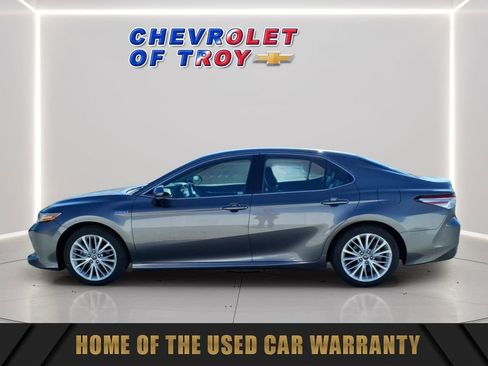 Used 2018 Toyota Camry XLE image 5