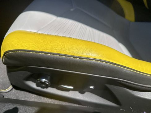 Used 2022 Chevrolet Corvette Stingray Premium Cpe w/ Z51 Performance Package image 5