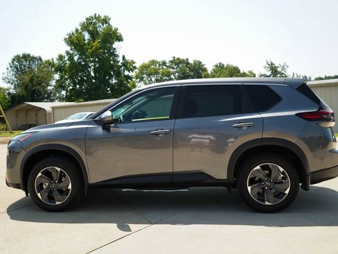 Used 2024 Nissan Rogue SV FWD image 23