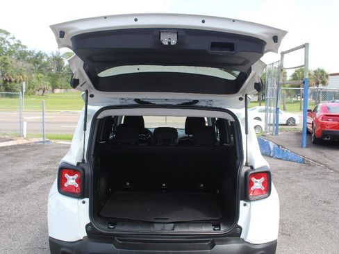 Used 2018 Jeep Renegade Latitude image 20