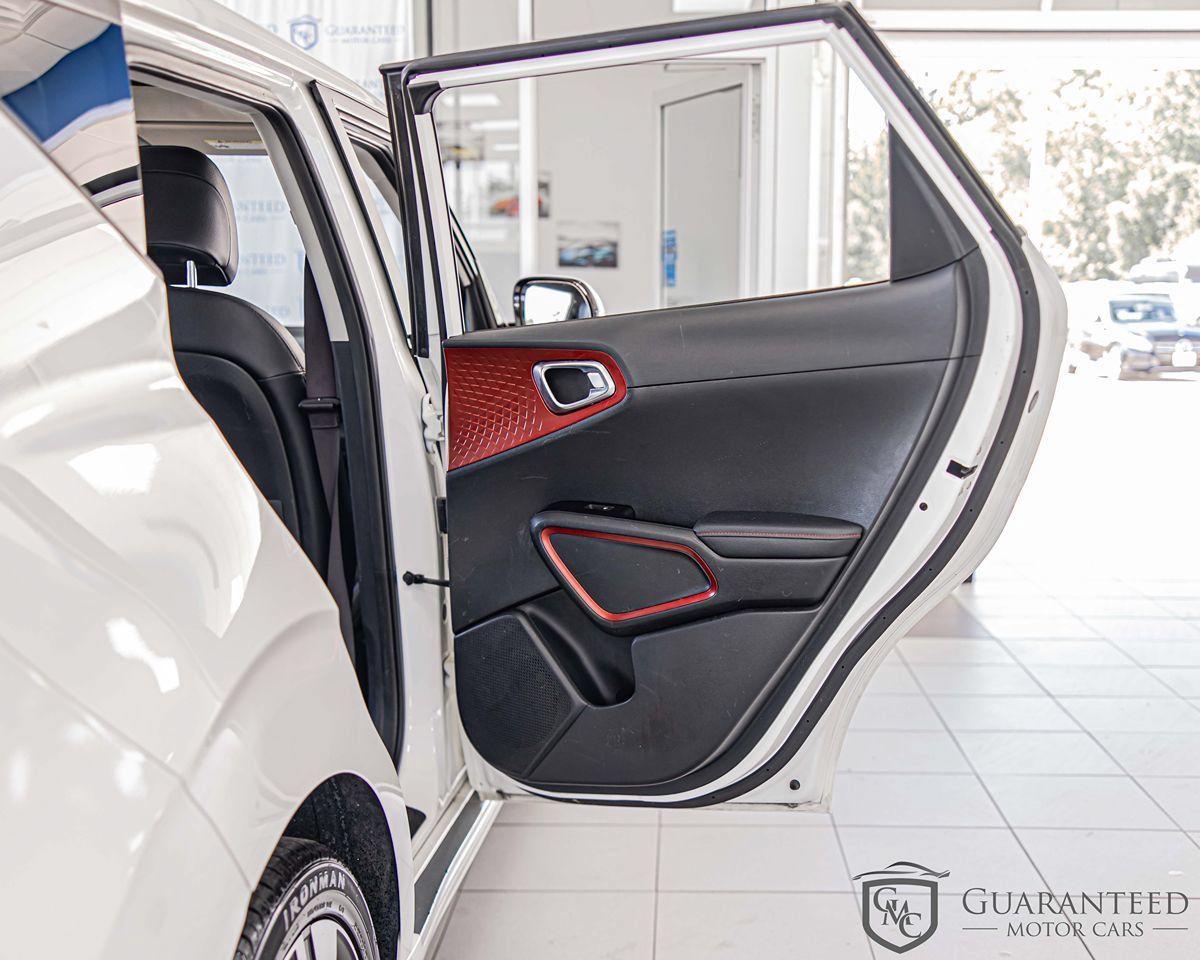 Used 2023 Kia Soul GT-Line FWD image 38