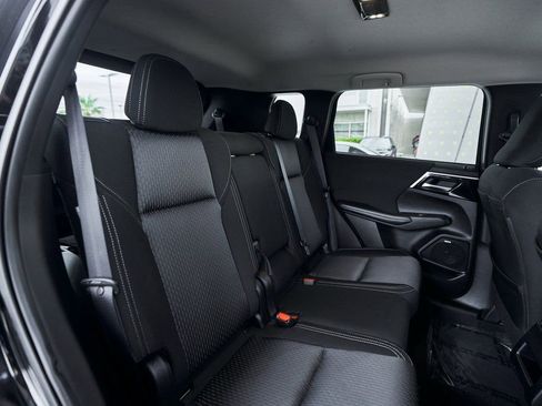 Used 2025 Mitsubishi Outlander ES image 31