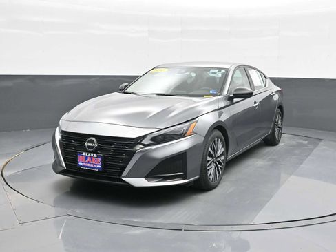 Used 2024 Nissan Altima 2.5 SV image 4