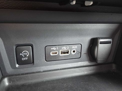 Used 2025 Nissan Sentra SV w/ All-Weather Package FWD image 18