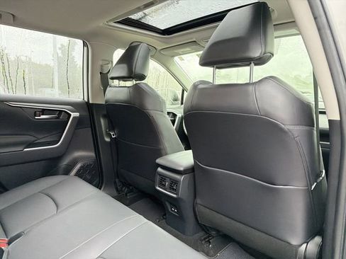 Used 2021 Toyota RAV4 XLE Premium AWD/4WD image 17