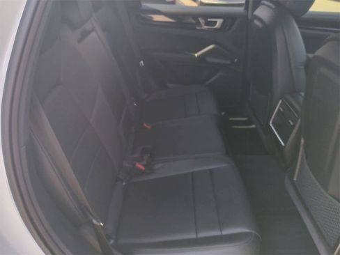 Used 2020 Porsche Cayenne S image 21