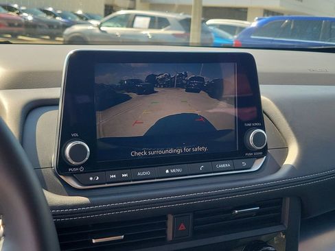 Used 2025 Nissan Rogue SV image 30