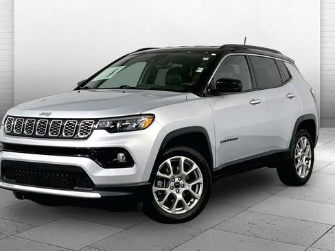 Used 2025 Jeep Compass Limited AWD/4WD image 12