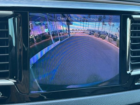 Used 2017 Chrysler Pacifica Touring-L image 22