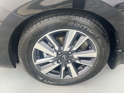 Used 2023 Nissan Versa SV w/ Trunk Package image 29