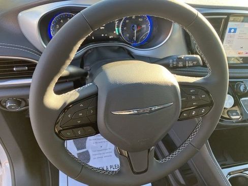 New 2026 Chrysler Pacifica Limited w/ S Appearance Package image 16