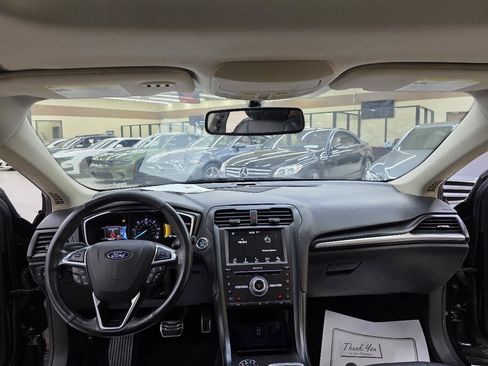 Used 2018 Ford Fusion Titanium FWD image 27