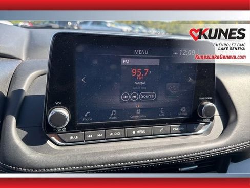 Used 2024 Nissan Rogue SV image 33