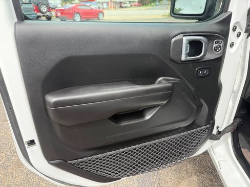 Used 2018 Jeep Wrangler Unlimited Sport S AWD/4WD image 15